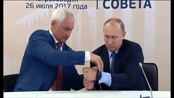 Вр.и.о. #премьер-министр #Белоусов помогает надеть президенту #Путину умный браслет GoBe2 от #Healbe